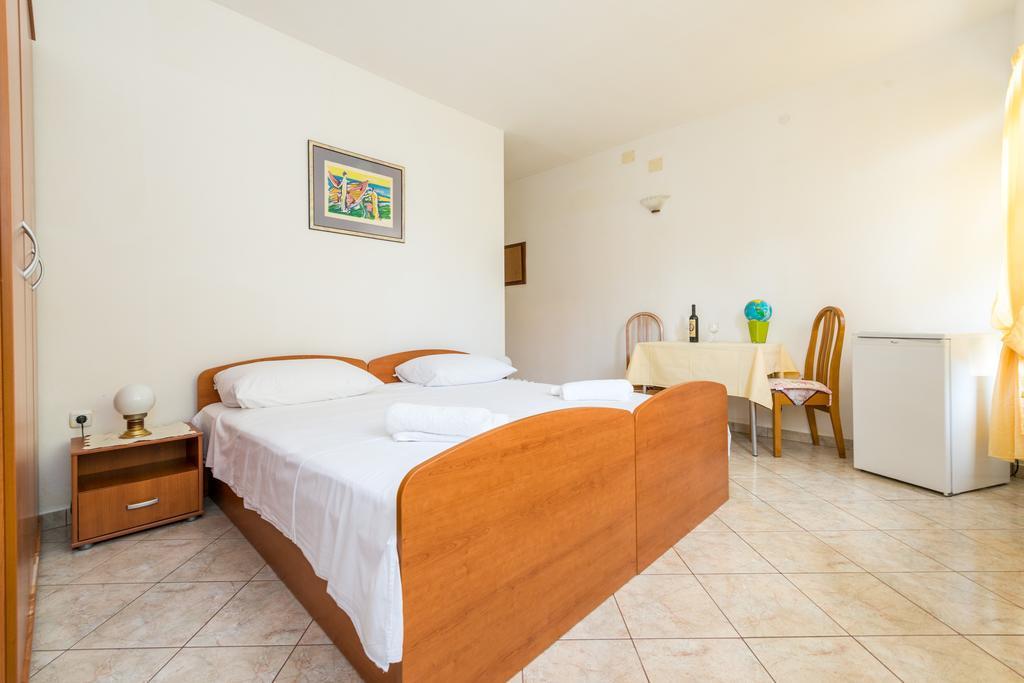 Ava Studio Apartment And Room Дубровник Екстериор снимка